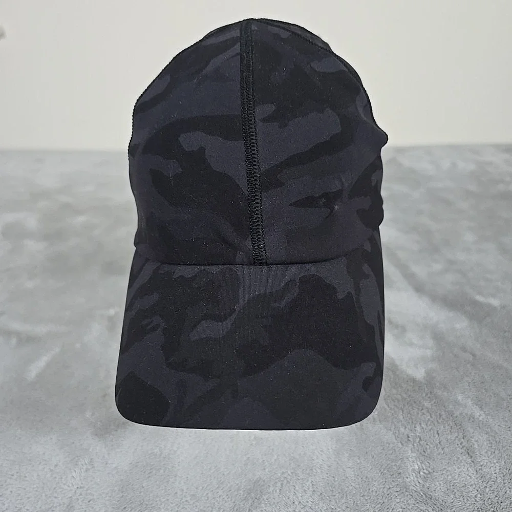 Lululemon Hat Women Small Camo Deep Coal Fast Free Run Athleisure Running Sports